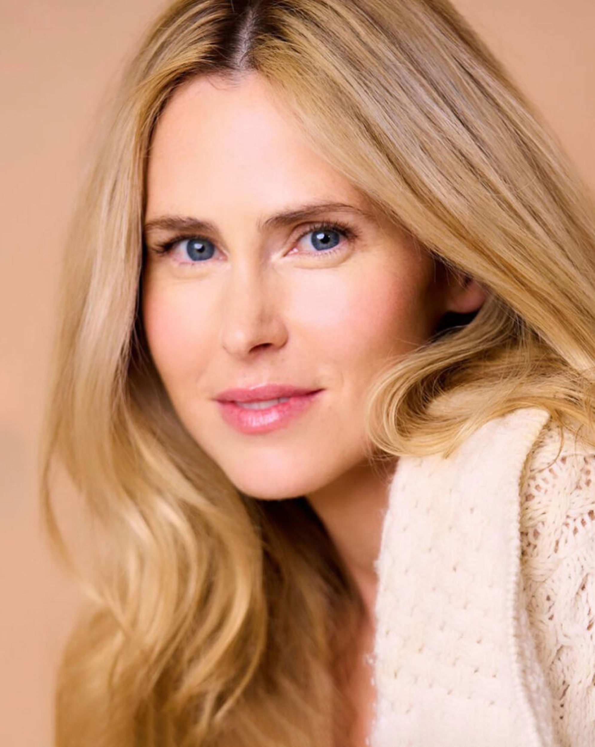 Anna Hutchison
